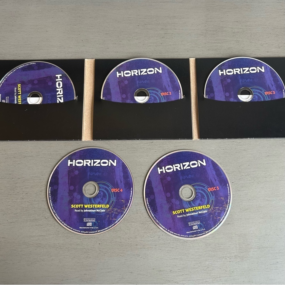 Horizon Audiobook by Scott Westerfeld 5 Disc  Ages 9+  Middle Elementary School - Picture 3 of 3